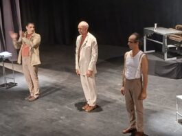 El Teatro Arlequín conmueve al público con propuesta escénica de «Somorgujo»
