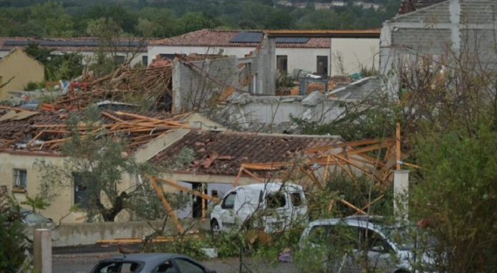 Tornado en francia deja heridos y numerosos daños materiales Tornado en francia deja heridos y numerosos daños materiales