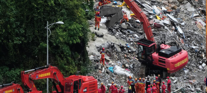 Socorristas inician labores de rescates tras deslave en la frontera China-Nepal Socorristas inician labores de rescates tras deslave en la frontera China-Nepal