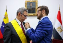 Gobierno entrega orden Francisco de Miranda al embajador de Egipto en Venezuela entregan-orden-embajador-egipto