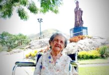 La Dama Centenaria de Negro Primero | Carmen Pacheco