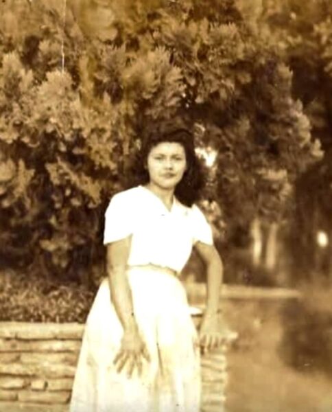 dama centenaria-Pilar-joven
