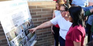 Delcy Rodríguez entrega créditos financieros a condominios afectados por los sismos