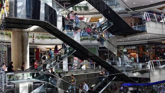 Conoce las medidas que aplicarán los centros comerciales para el uso eficiente de energía y agua Conoce las medidas que aplicarán los centros comerciales para el uso eficiente de energía y agua