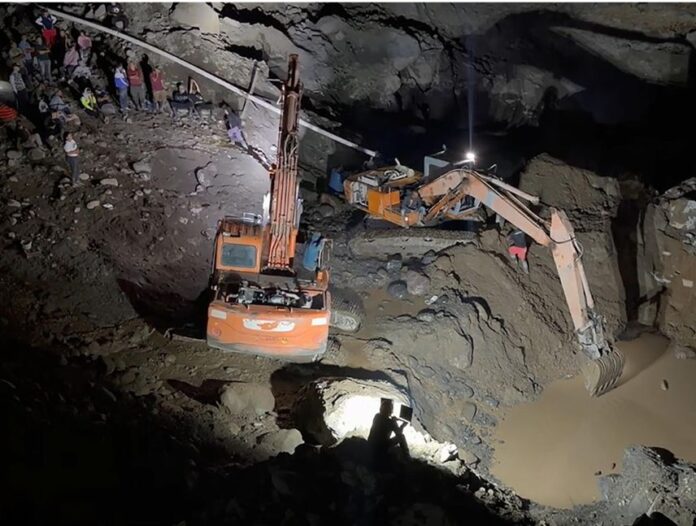 Derrumbe de mina de oro al suroeste de Colombia deja 13 muertos