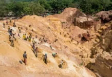 Mina de oro colapsa en este país de África y deja más de 100 fallecidos Mina de oro colapsa en Zamboye deja y más de 100 fallecidos