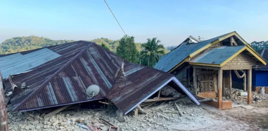 terremoto de 7.7-Indonesia