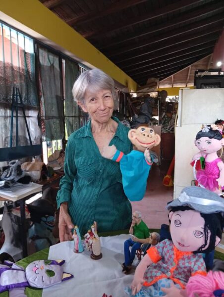 muñequera Carmen Rodríguez al rescate de nuestra identidad