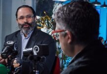 Economista Eleazar Colmenares: El venezolano es un innovador nato, un emprendedor Economista Eleazar Colmenares habla sobre el comercio electrónico y la llegada de nuevas inversiones petroleras