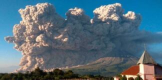 Volcán Sinabung en Indonesia