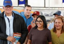 Delcy Rodríguez visita Comuna en Petare