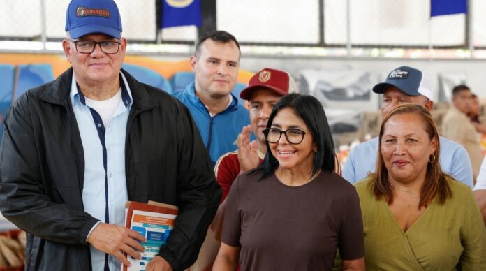 Delcy Rodríguez visita Comuna en Petare Delcy Rodríguez visita Comuna en Petare