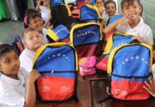 Niños de Venezuela bolsos escolares