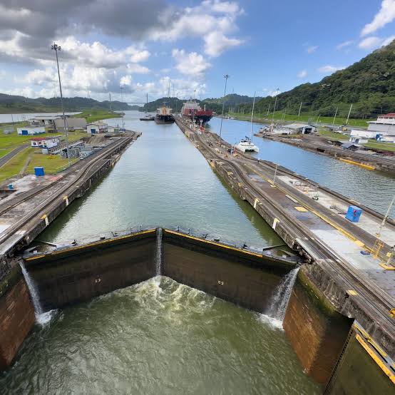 En el Canal de Panamá evalúan restricciones operativas ante fenómeno de El Niño restricciones operativas en canal de panamá