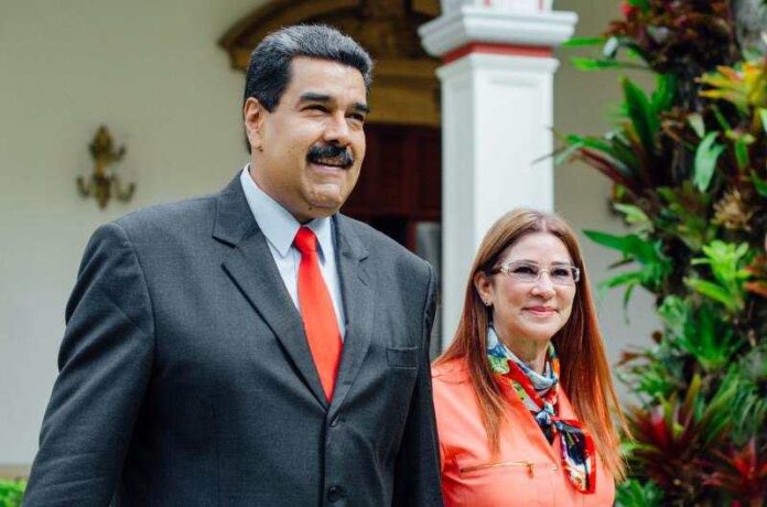 Defensa de Maduro y Flores pide