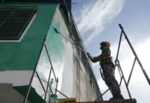 Impulsan labores de reparación en instituciones educativas en La Guaira