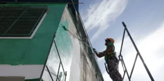Impulsan labores de reparación en instituciones educativas en La Guaira
