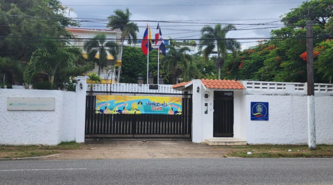 republica dominicana reabre consulados