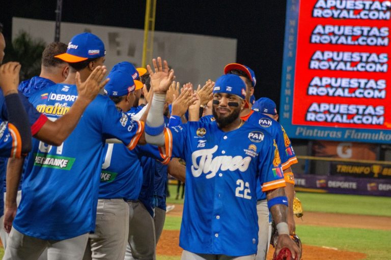 Celebracion-Foto-Prensa-Tigres-17-10-768x512