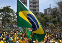 Lula y Flávio Bolsonaro cierran campañas rumbo al balotaje en Brasil