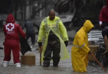 México: Huracán Simón se debilita a categoría 3 y mantiene alerta por fuertes lluvias México: Huracán Simón se debilita a categoría 3 y mantienen alerta por fuertes lluvias