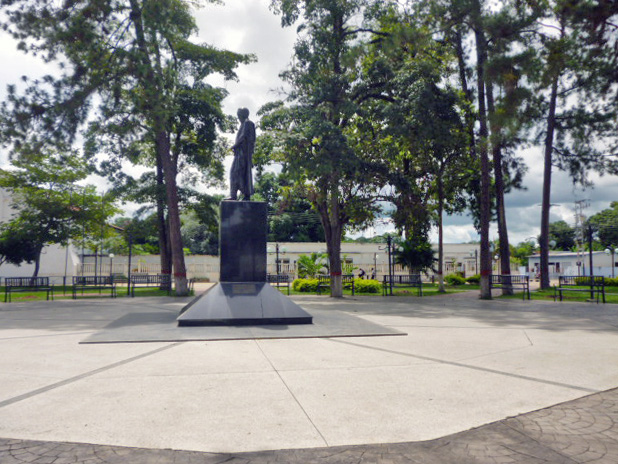 escultura del Libertador - plaza Bolívar - Municipio Obispos Municipio Obispos
