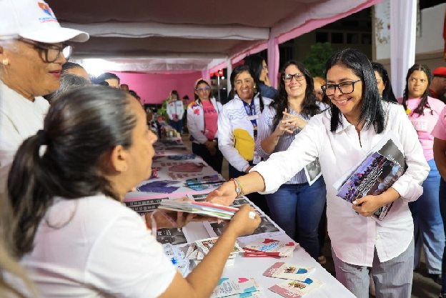Presidenta-Rodriguez-resalta-rol-fundamental-de-la-mujer-en-el-tercer-aniversario-de-la-Gran-Mision-Venezuela-Mujer