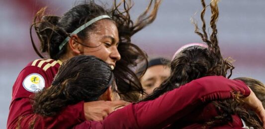 Vinotinto femenina sub17