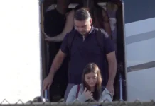 Flávio Bolsonaro se autoproclama presidente de Brasil
