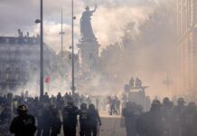 Gobierno de Francia establece toques de queda para contener ola de violencia Francia establece toques de queda