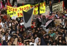 En Francia estudiantes continúan protesta: consideran insuficientes las concesiones del Gobierno En Francia estudiantes continúan las protestas en contra de las insuficientes concesiones del Gobierno