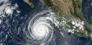 Huracán Simón se aproxima a México