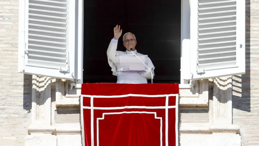 vaticano-papa-noche01.jpg